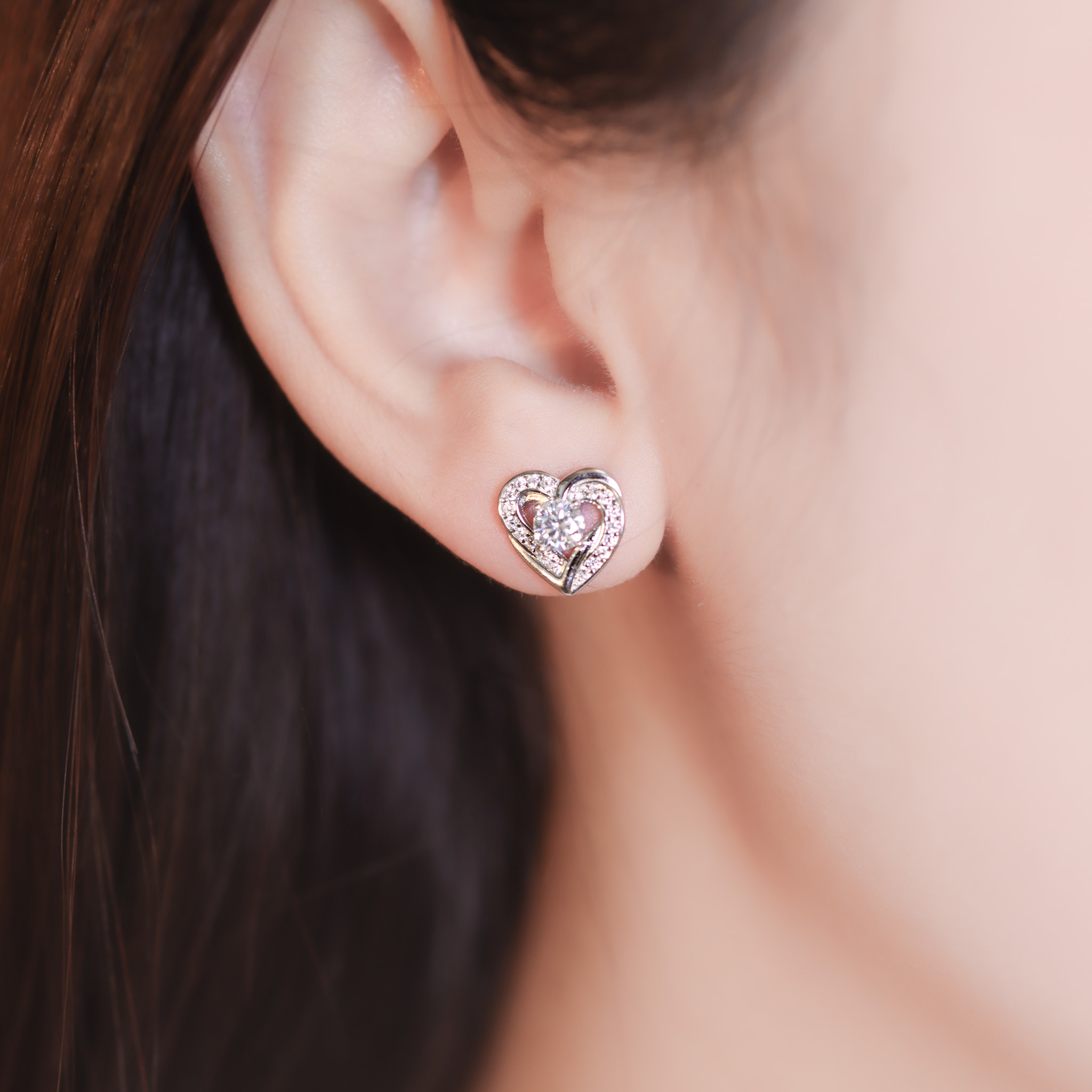 | 925純銀・厚鍍白金・莫桑石 | 愛意緊扣耳環 | EA0932 |