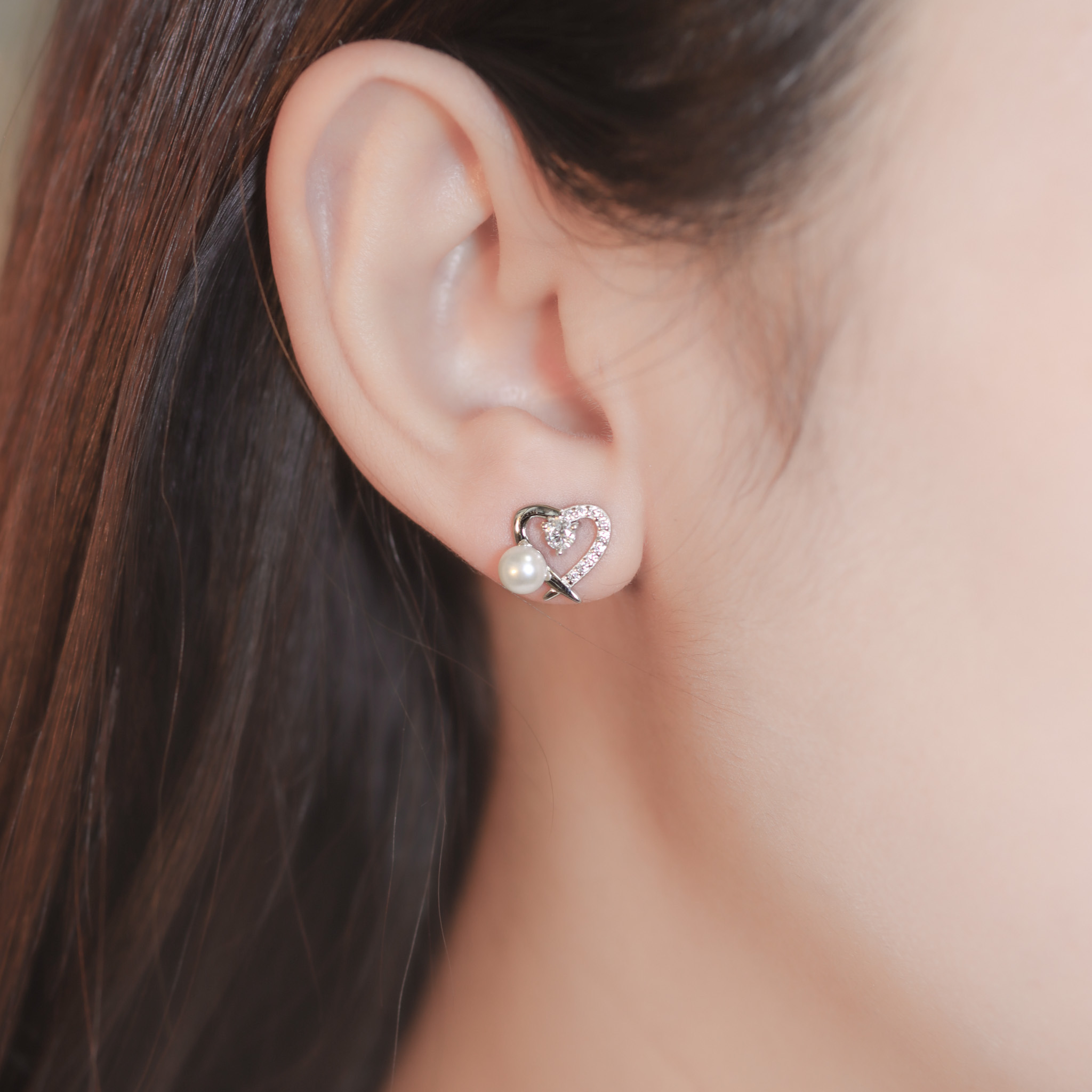 | 925純銀・厚鍍白金・莫桑石・珍珠 | 珍貴的愛意耳環2.0 | EA0931 |