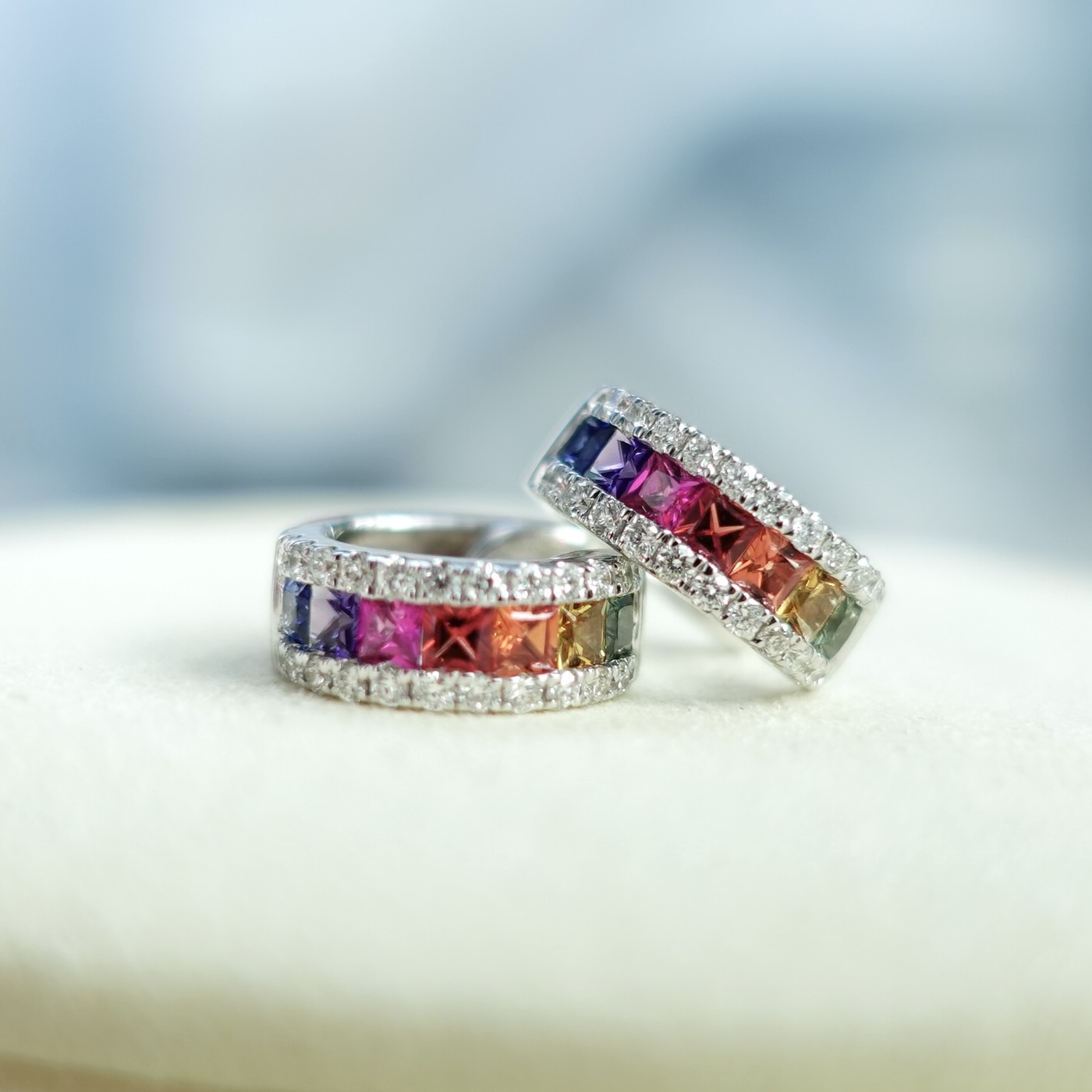 18K金彩虹藍寶石鑽石耳拍