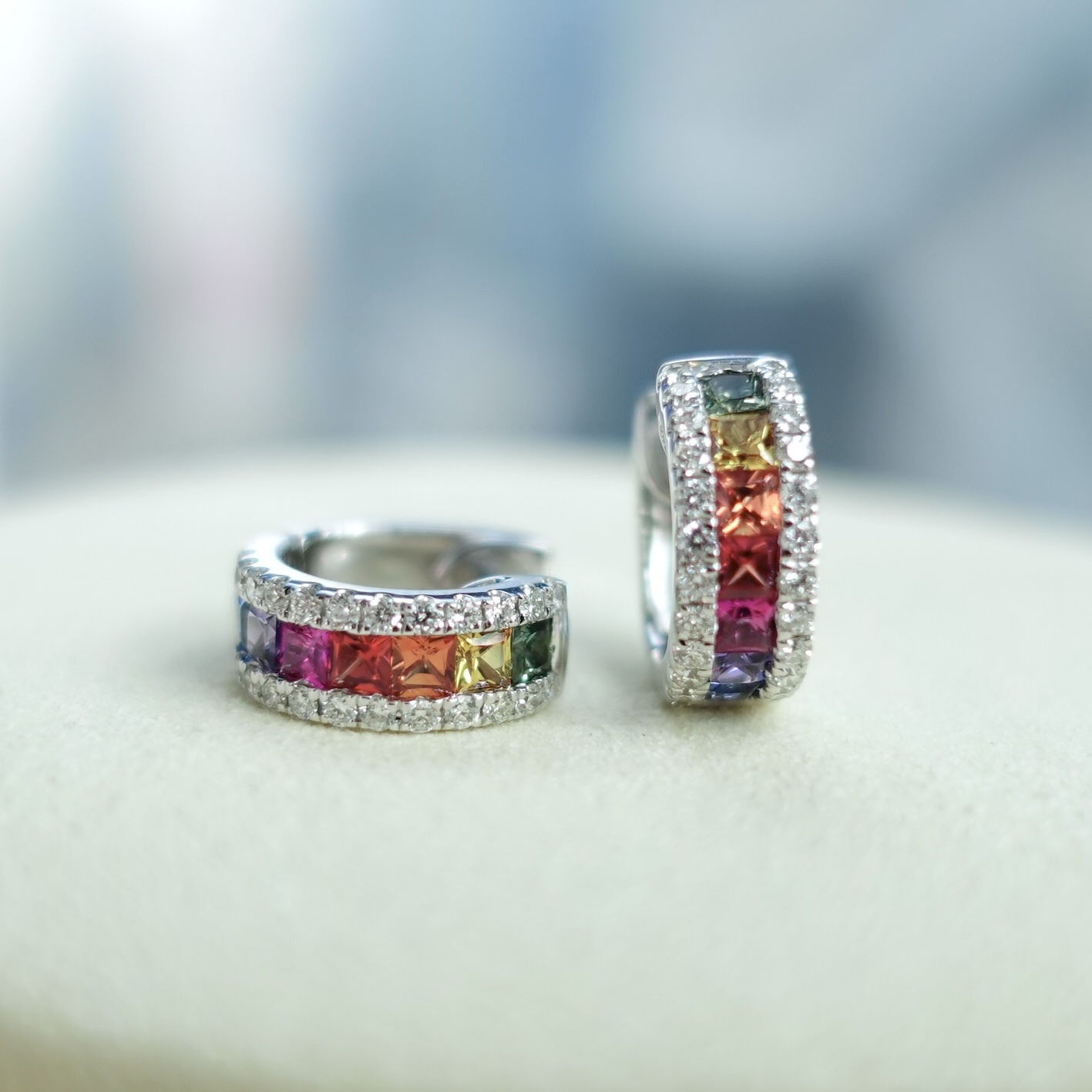 18K金彩虹藍寶石鑽石耳拍