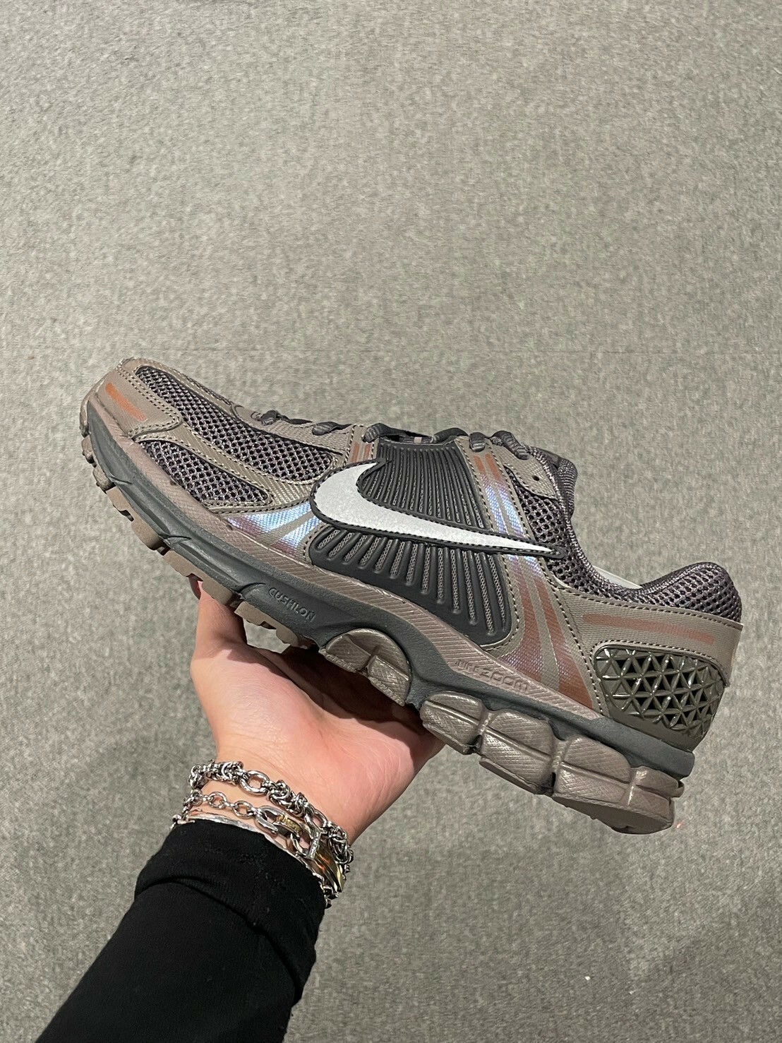 NIKE ZOOM VOMERO 5 'Cave Stone' 金屬棕 復古 老爹鞋 男鞋( HF5493-201 )