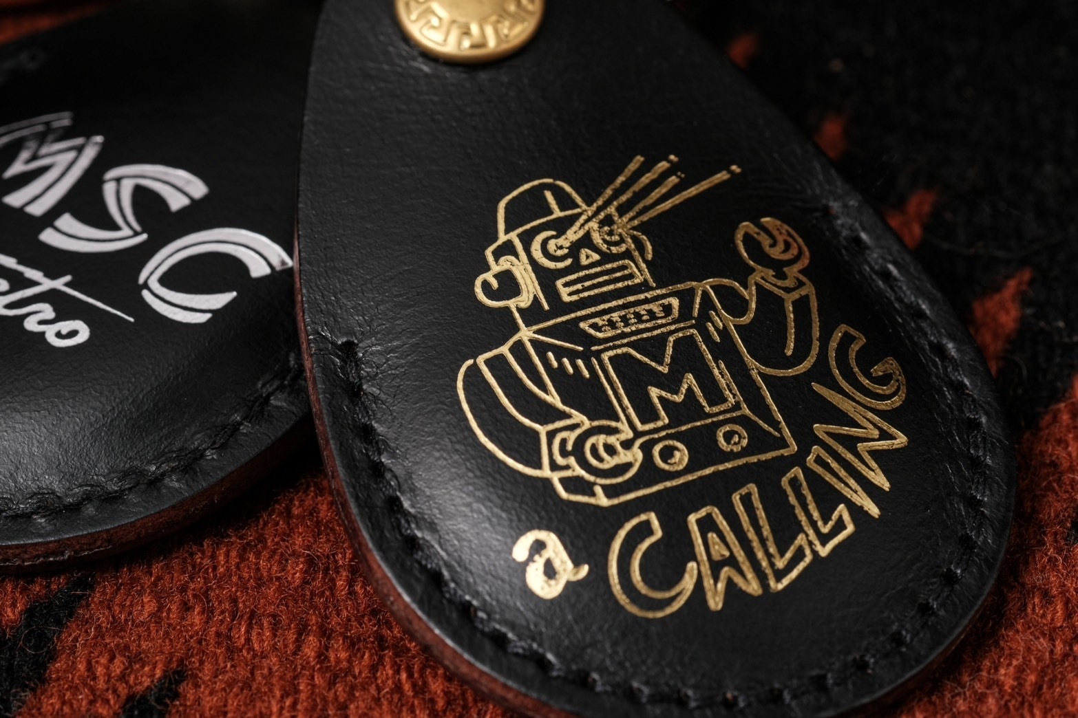 【METALIZE】機器人感應扣&Air Tag 皮套鑰匙圈