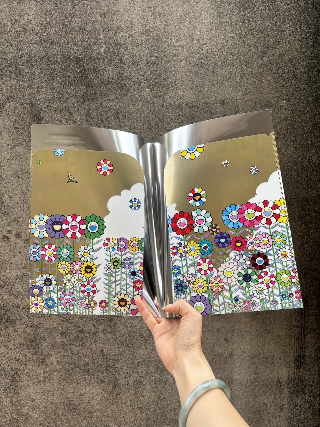 京都選物。2024 村上隆京都靈氣特展周邊 金屬色微笑小花雙面A4資料夾