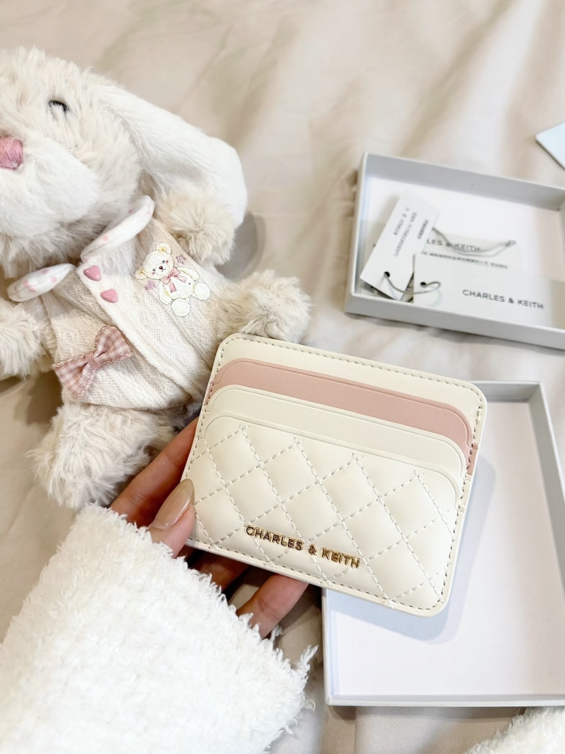 <爆款斷貨王>CHARLES&KEITH 小ck 撞色絎縫菱格 卡包