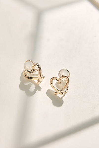 [2色]不規則線條愛心。夾式耳環(金)