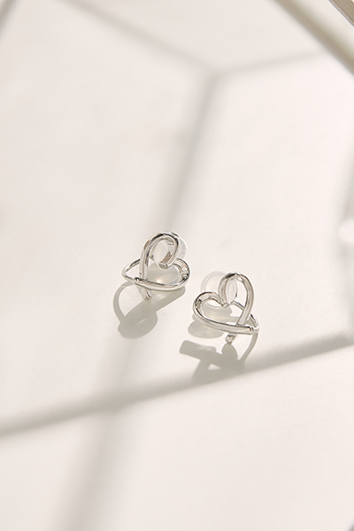 [2色]不規則線條愛心。夾式耳環(銀)