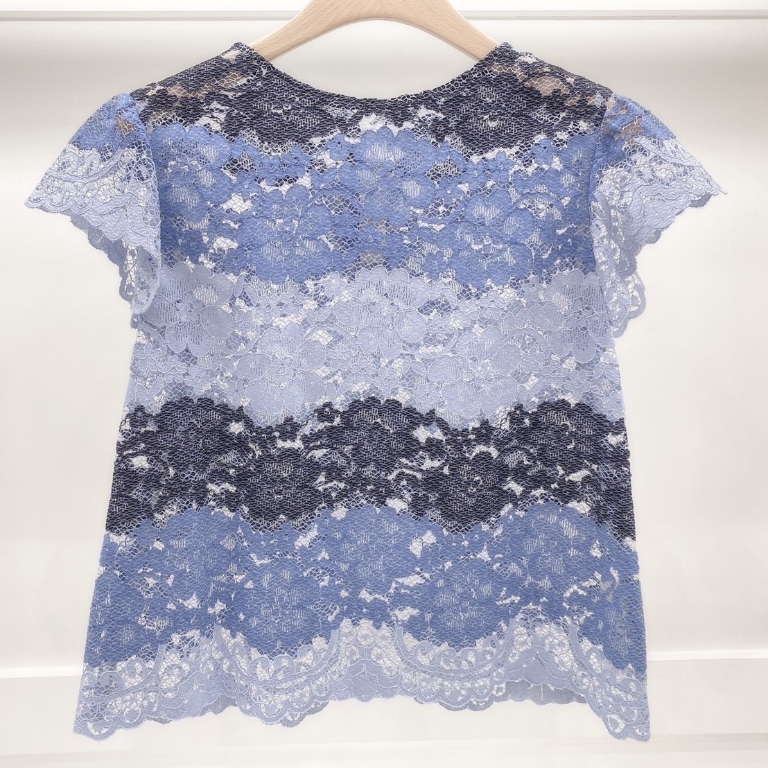 漸層蕾絲透膚上衣