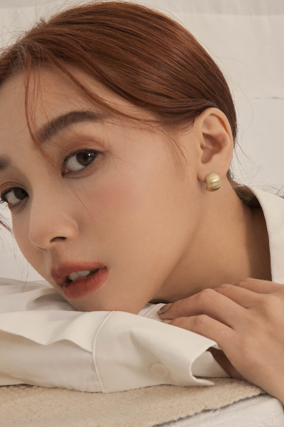 [ 2色 ]霧面金屬弧形。銀針耳環