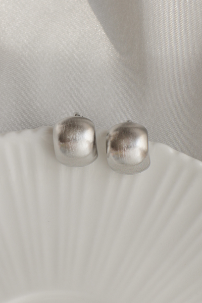 [ 2色 ]霧面金屬弧形。銀針耳環