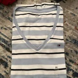 [S] TOMMY HILFIGER LADIES STRIPE V NECK FAVORITE TEE,ARMY LIGHT GRAY, 76J5263-450 (STH950)