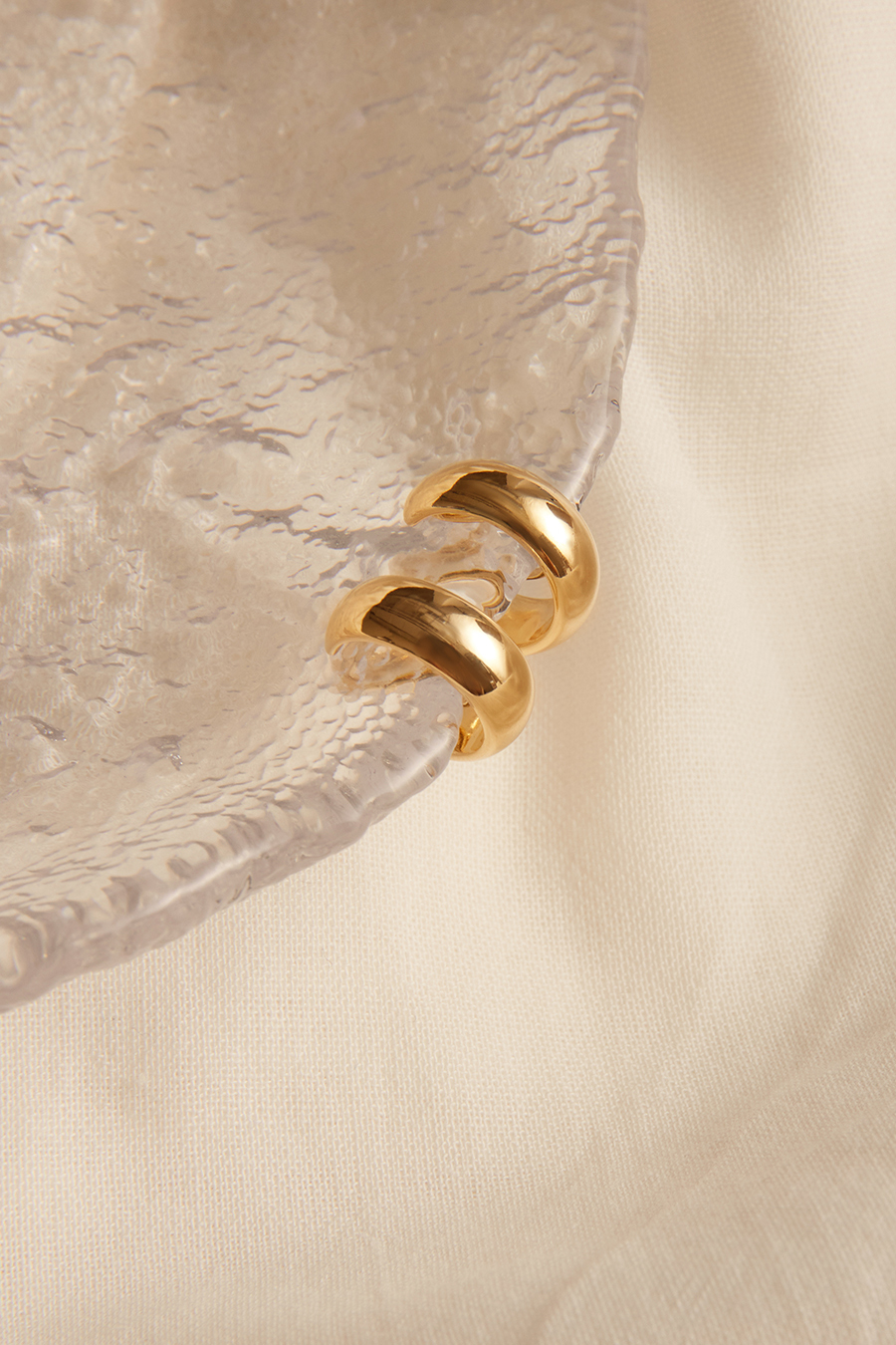 經典小C。夾式耳環