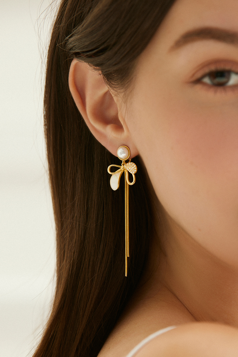 拼接蝴蝶結垂墜。夾式耳環