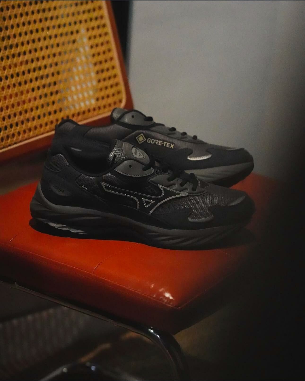 現貨| MIZUNO WAVE RIDER BETA GORE-TEX BLACK/GREY D1GA245202