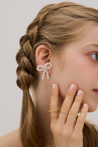 鋯石蝴蝶結。夾式耳環