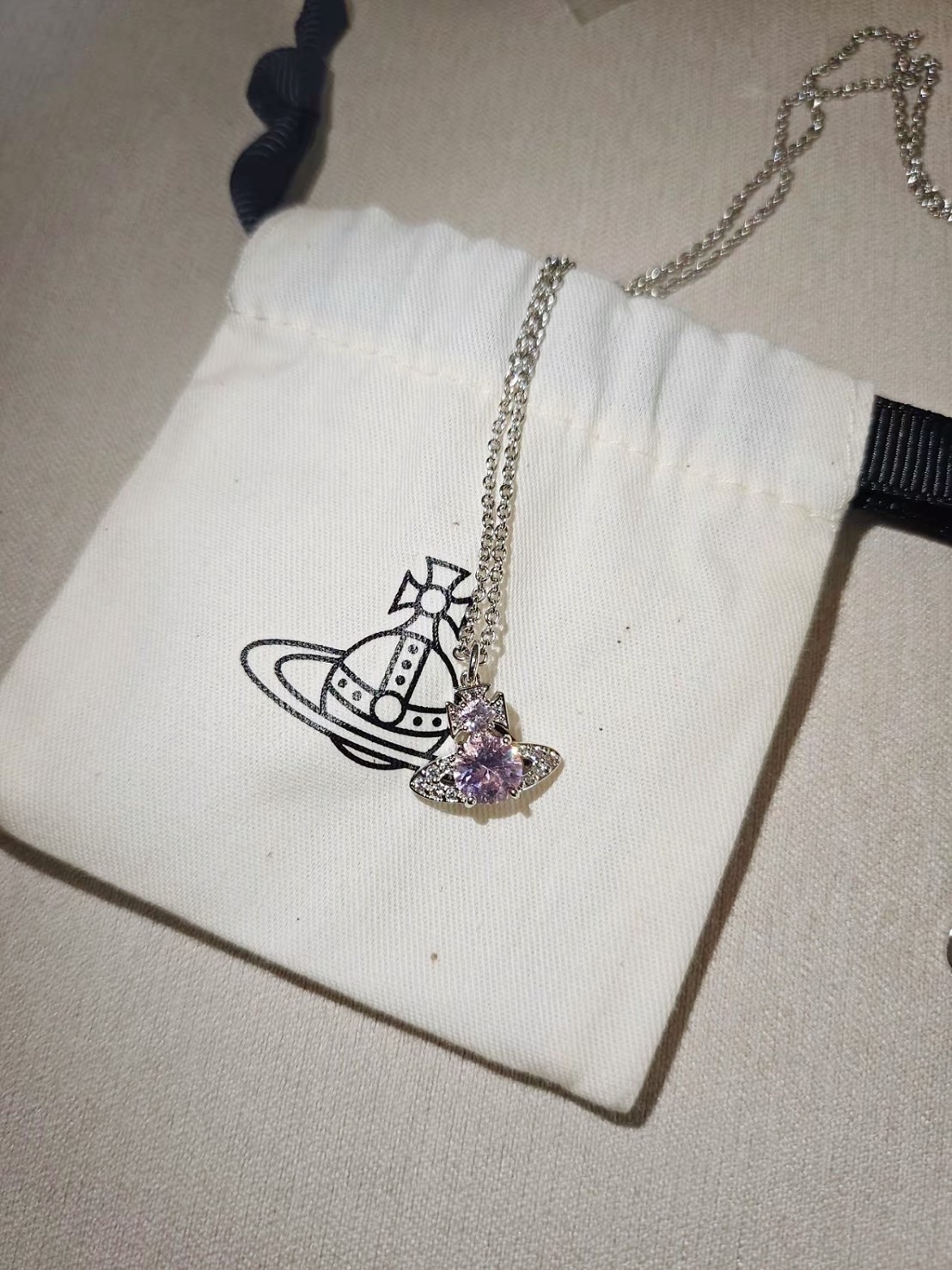 VIVIENNE WESTWOOD 西太后 ISMENE 粉鑽水晶 土星吊墜 63020339-02P354-IM