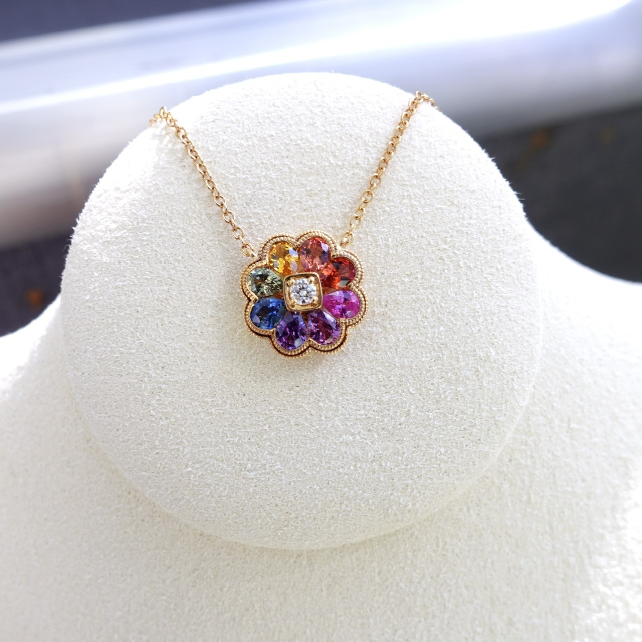 18K金彩虹藍寶石鑽石拼花套鍊