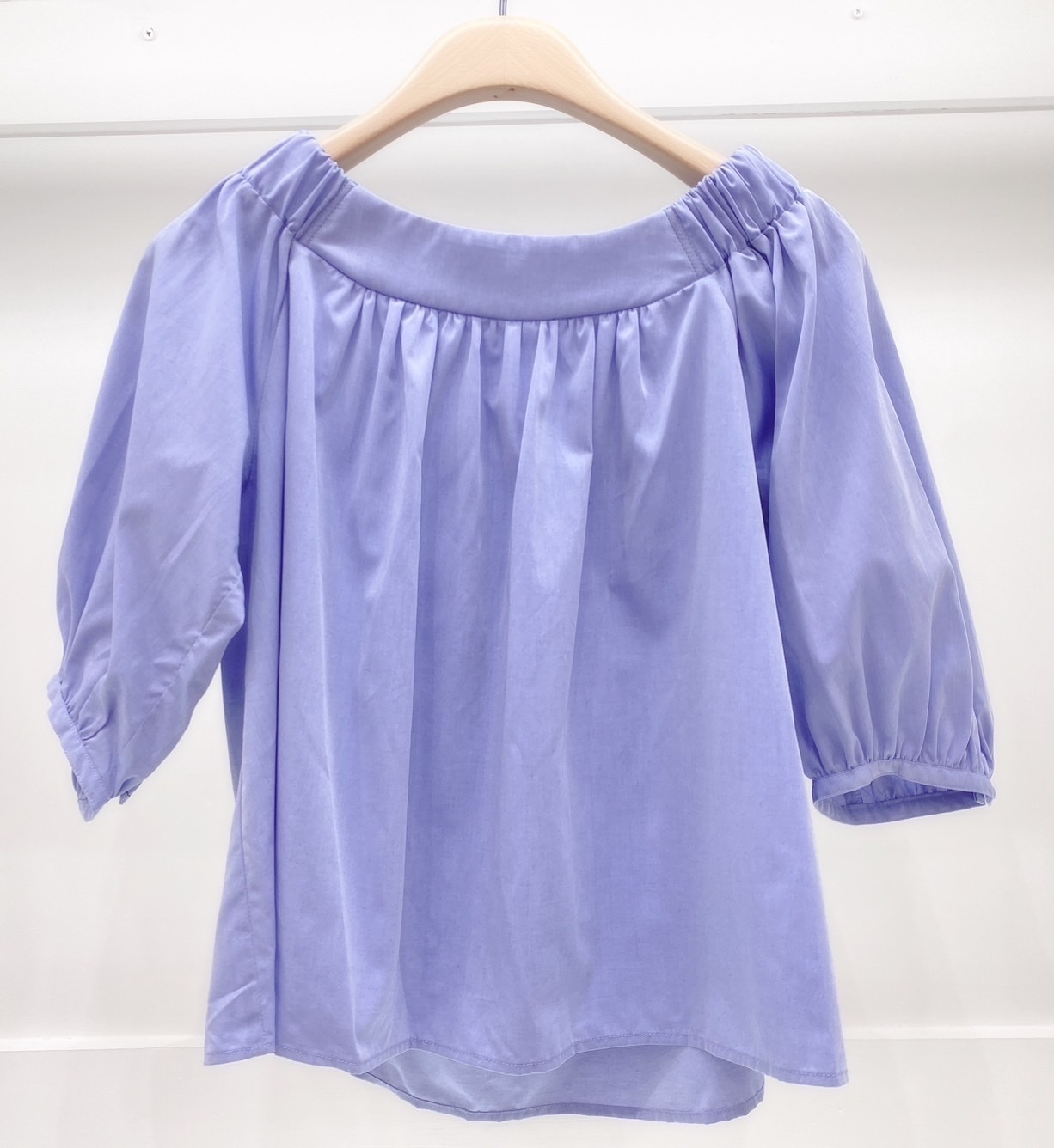 後蝴蝶結一字領上衣