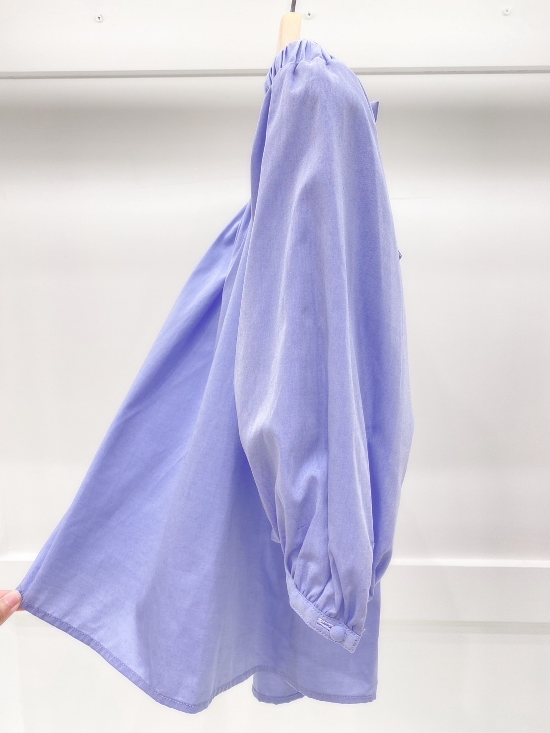 後蝴蝶結一字領上衣