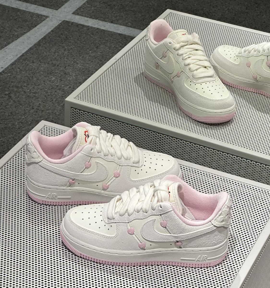 【APAIR】現貨 情人節優惠 Nike Air Force 1 Low "Valentine's Day“ 2025 情人節限定 白粉 愛心 四顆心 HV5992-111