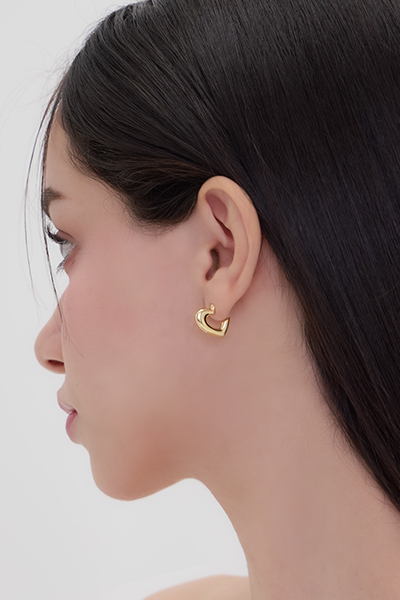 心動效應。銀針耳環(金)