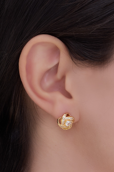 鋯石纏繞。銀針耳環