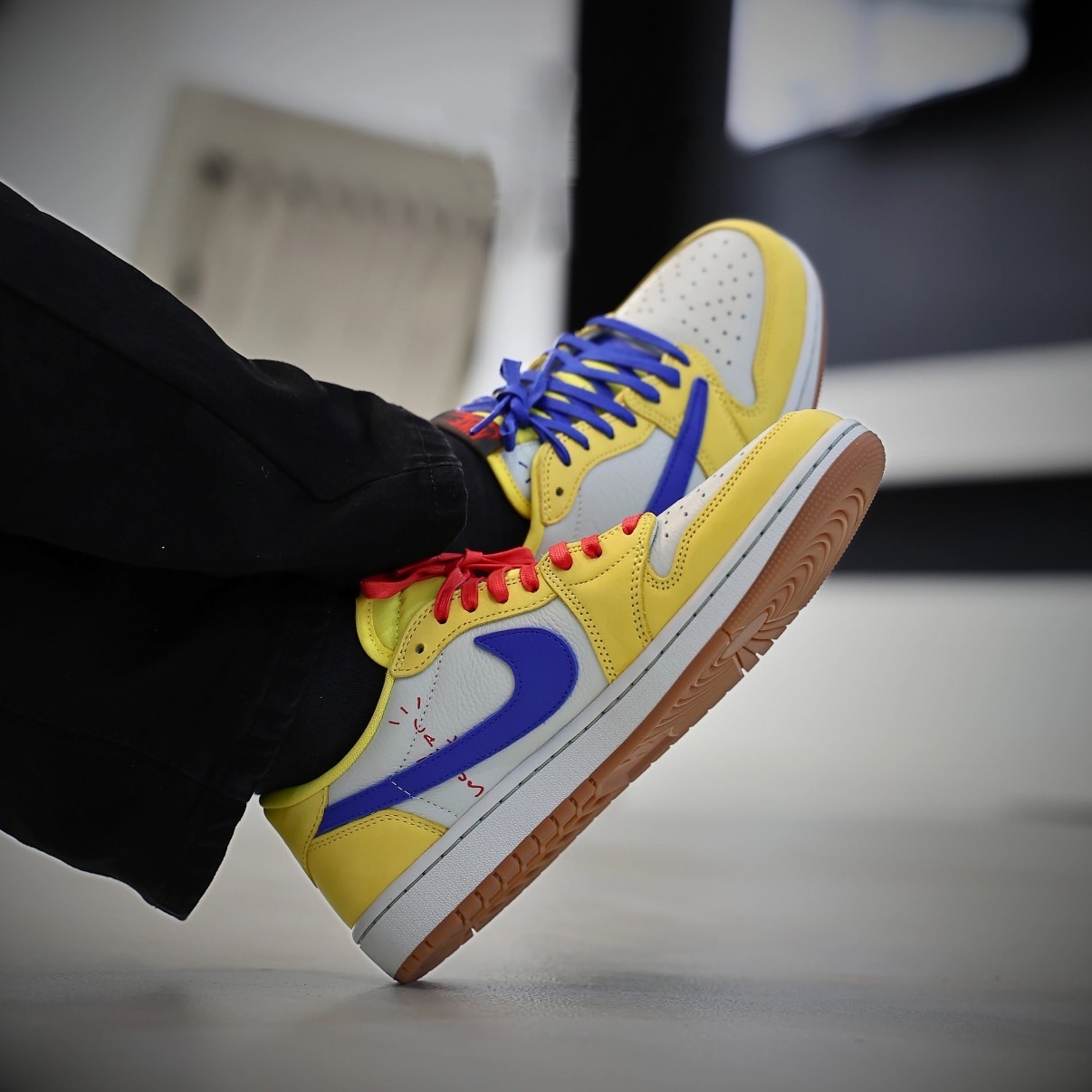 TRAVIS SCOTT X AIR JORDAN "CANARY YELLOW" 倒鈎 黃藍金雀絲 7.0 DZ4137-700