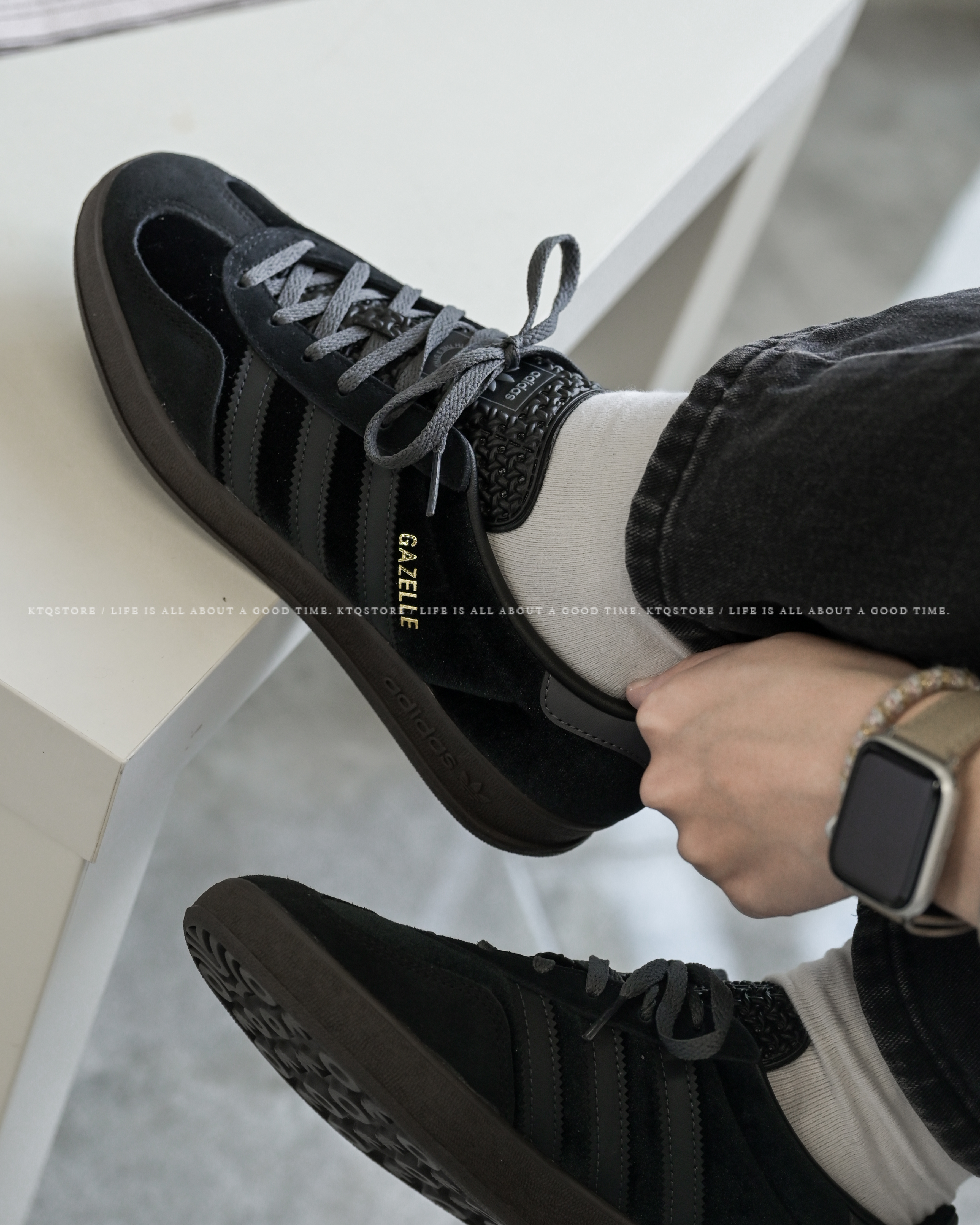 KTQ STORE ‧ ADIDAS GAZELLE INDOOR 炭黑 灰黑 深灰 焦糖底 天鵝絨 女鞋 JI2712