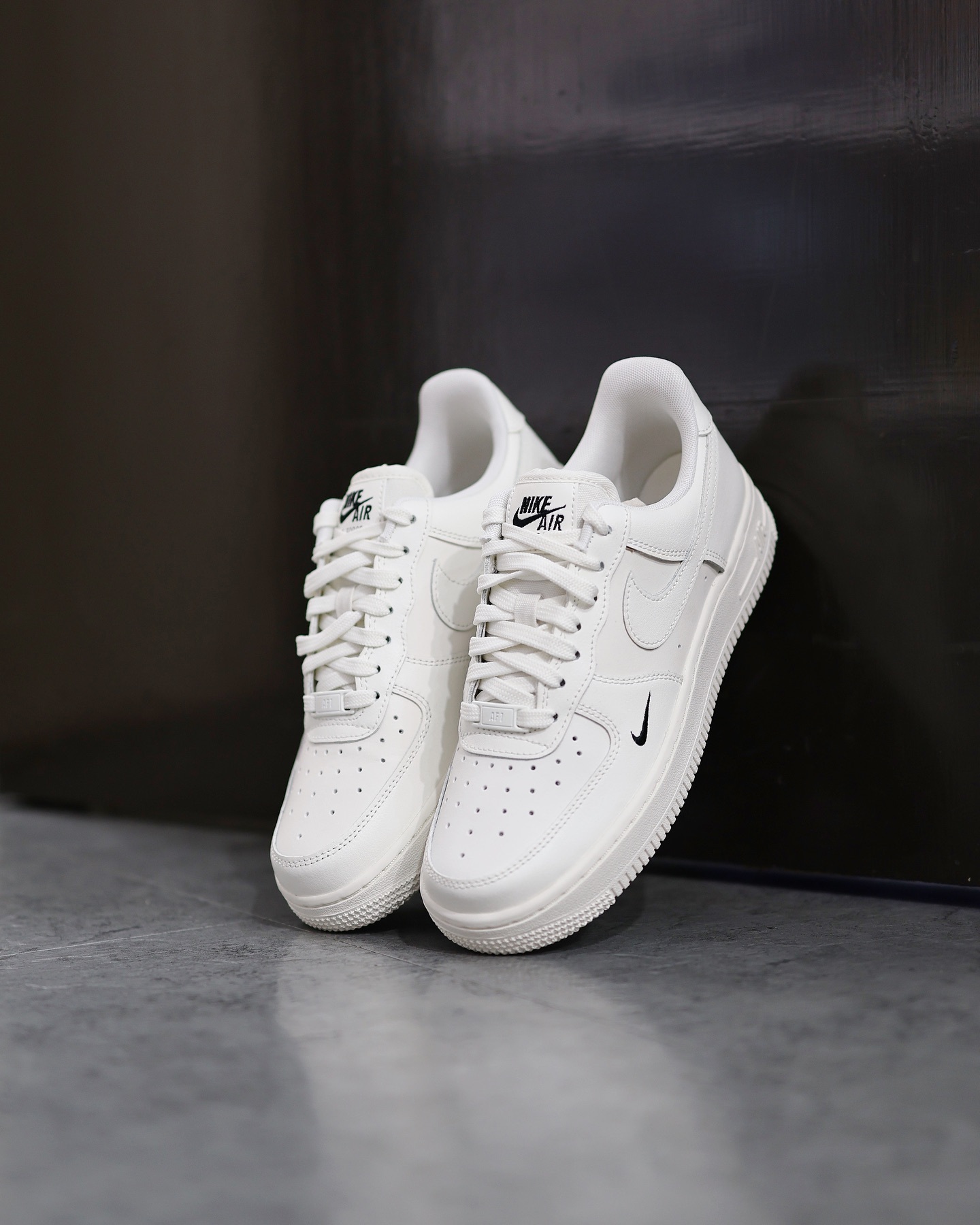 Nike Air Force 1 ESS TRK3 奶油白小勾小黑勾 HF1058-133