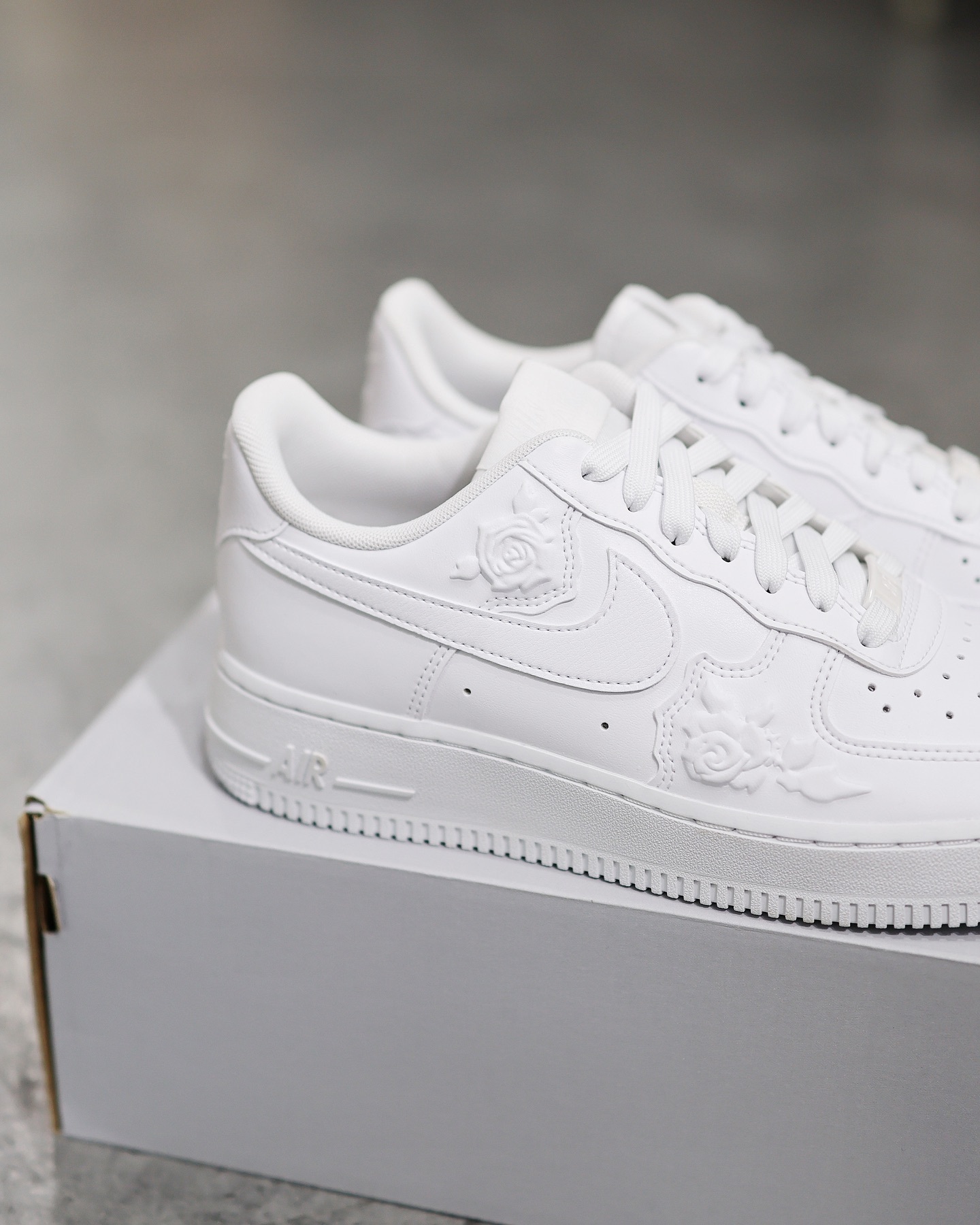 Nike Air Force 1 Low Roses White 浮雕白玫瑰 HF2016-100