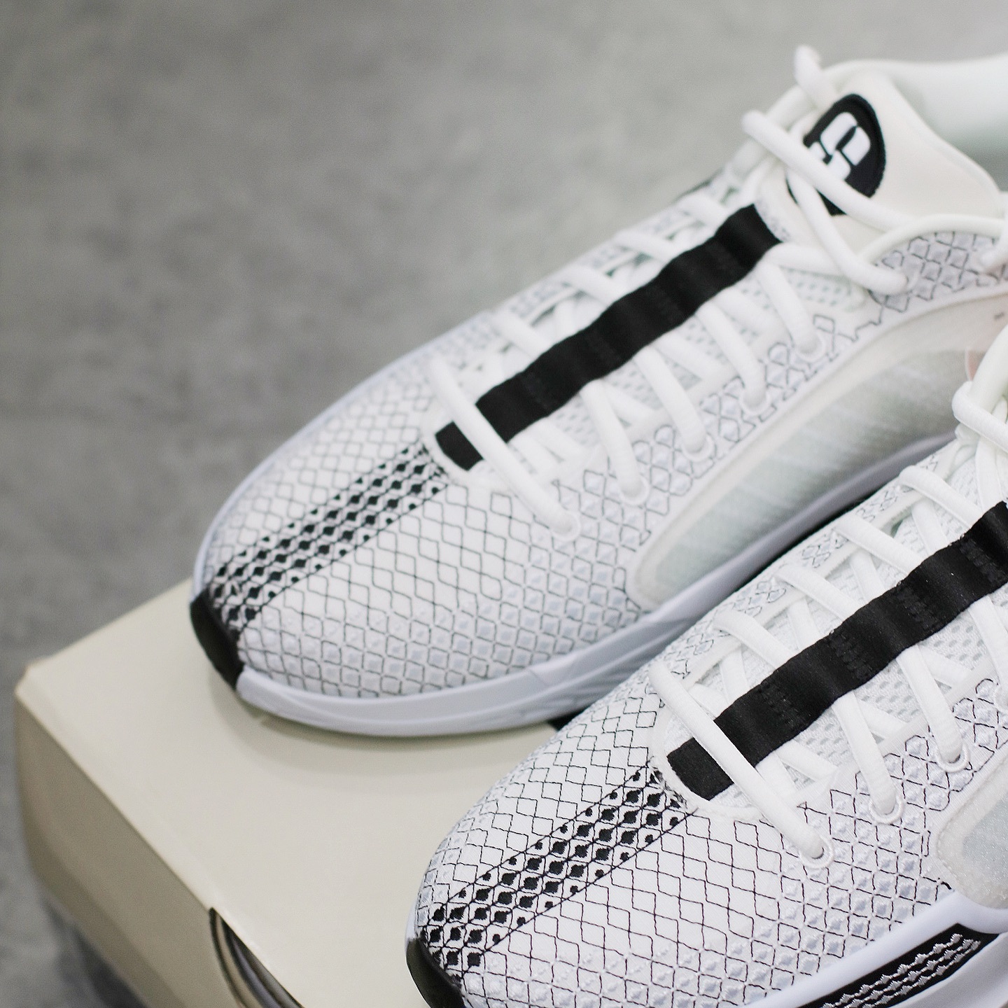 Nike Sabrina 1 ’Magnetic‘ EP White Black FQ3389-103