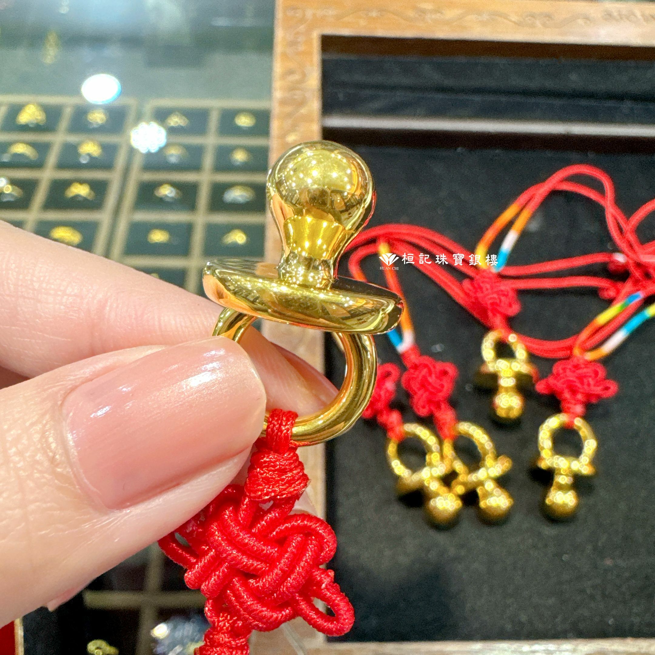 可愛寶寶金奶嘴 黃金墜子