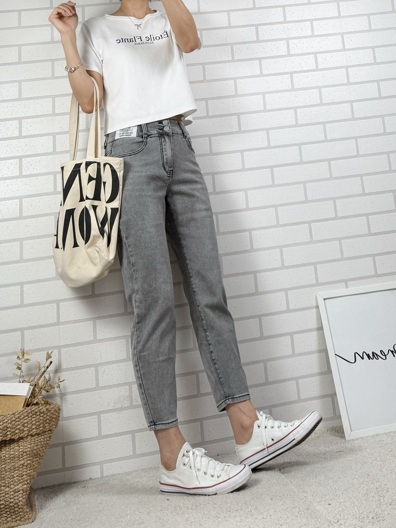 雙釦修飾碳黑男友褲