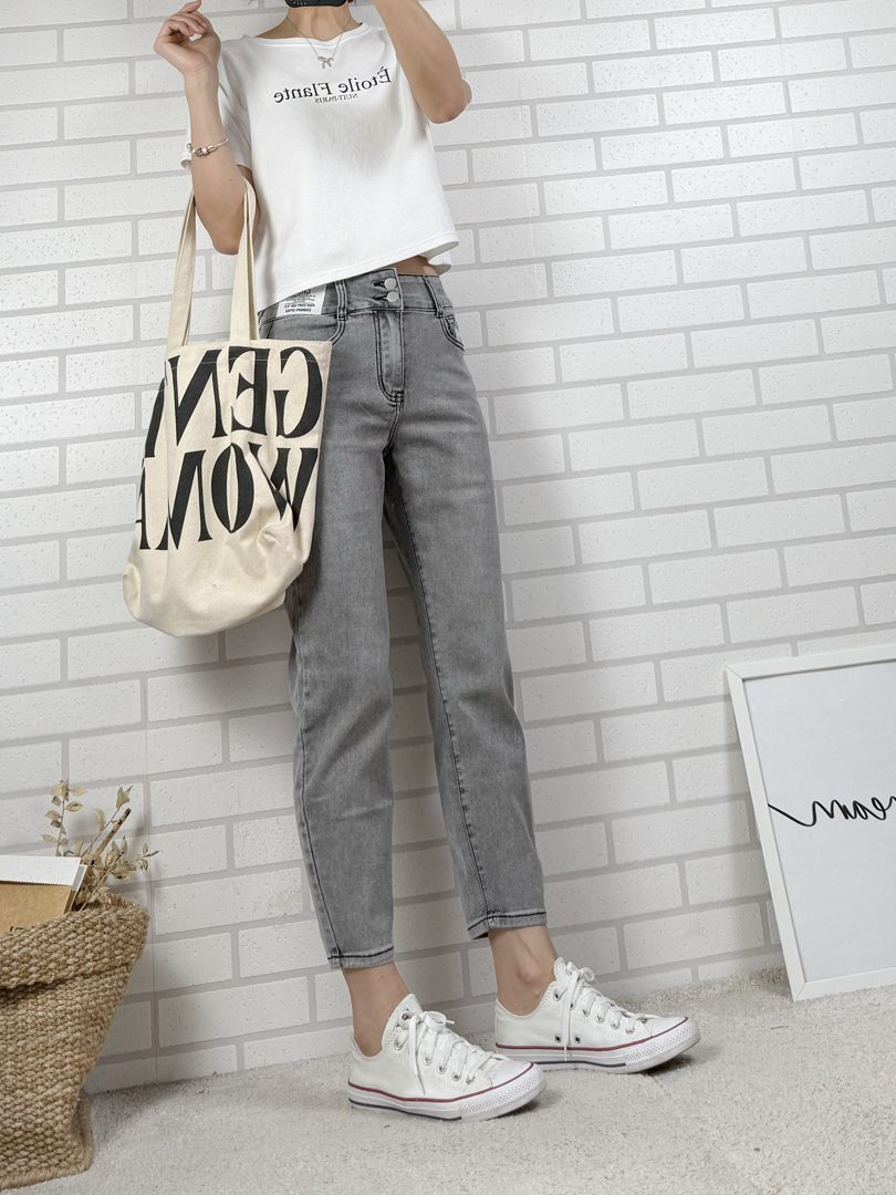 雙釦修飾碳黑男友褲