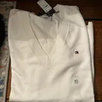[S] TOMMY HILFIGER SOLID VISCOSE-BLEND LADIES V-NECK KNIT SWEATER,WHITE, 76J5114-110 (STH1007)