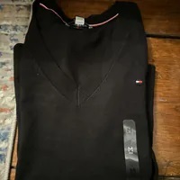 [S] TOMMY HILFIGER SOLID VISCOSE-BLEND LADIES V-NECK KNIT SWEATER,BLACK, 76J5114-002 (STH1012)