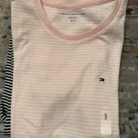 [S] TOMMY HILFIGER STRIPE CREW NECK FAVORITE T-SHIRT,PINK  76J5262-650 (STH1019)