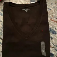 [S] TOMMY HILFIGER SMALL LOGO LADIES V-NECK T-SHIRT,BROWN, 76J4887-001 (STH1024)