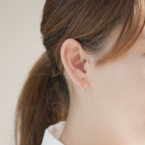【me.luxe】K10金雞蛋勾式耳環
