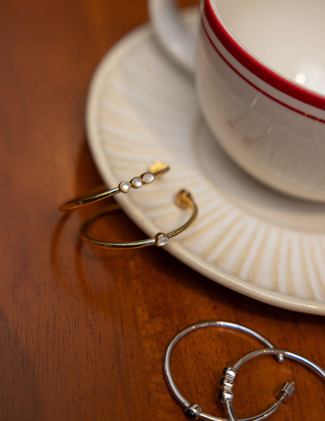 白貝細緻圓圈耳環（金色）