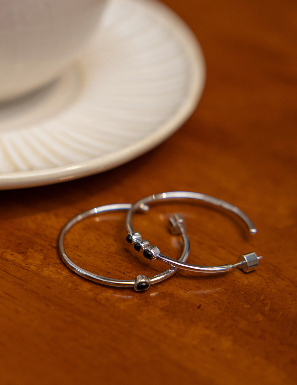 黑瑪瑙細緻圓圈耳環（銀色）