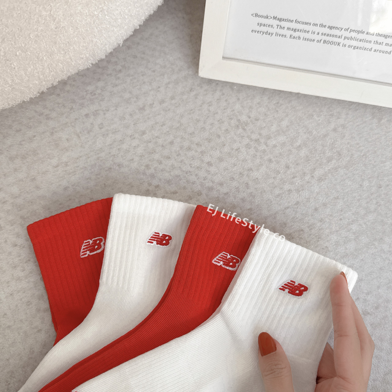 NEW BALANCE NB 亮紅 奶油白 刺繡 襪子 厚底 一組兩入 LAS51272AS1 / 現貨