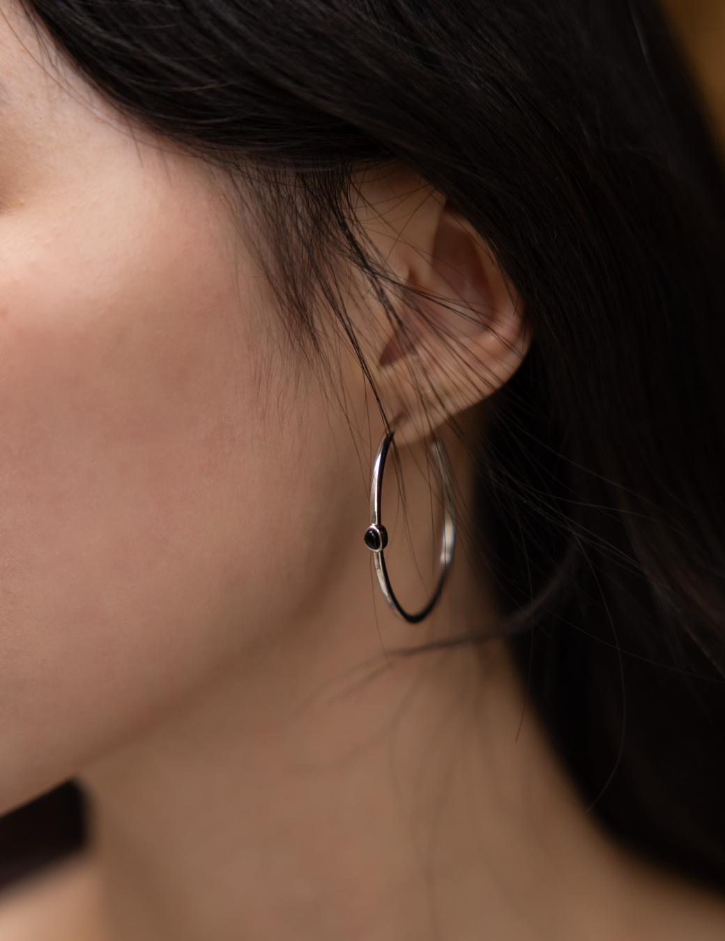 黑瑪瑙細緻圓圈耳環（銀色）