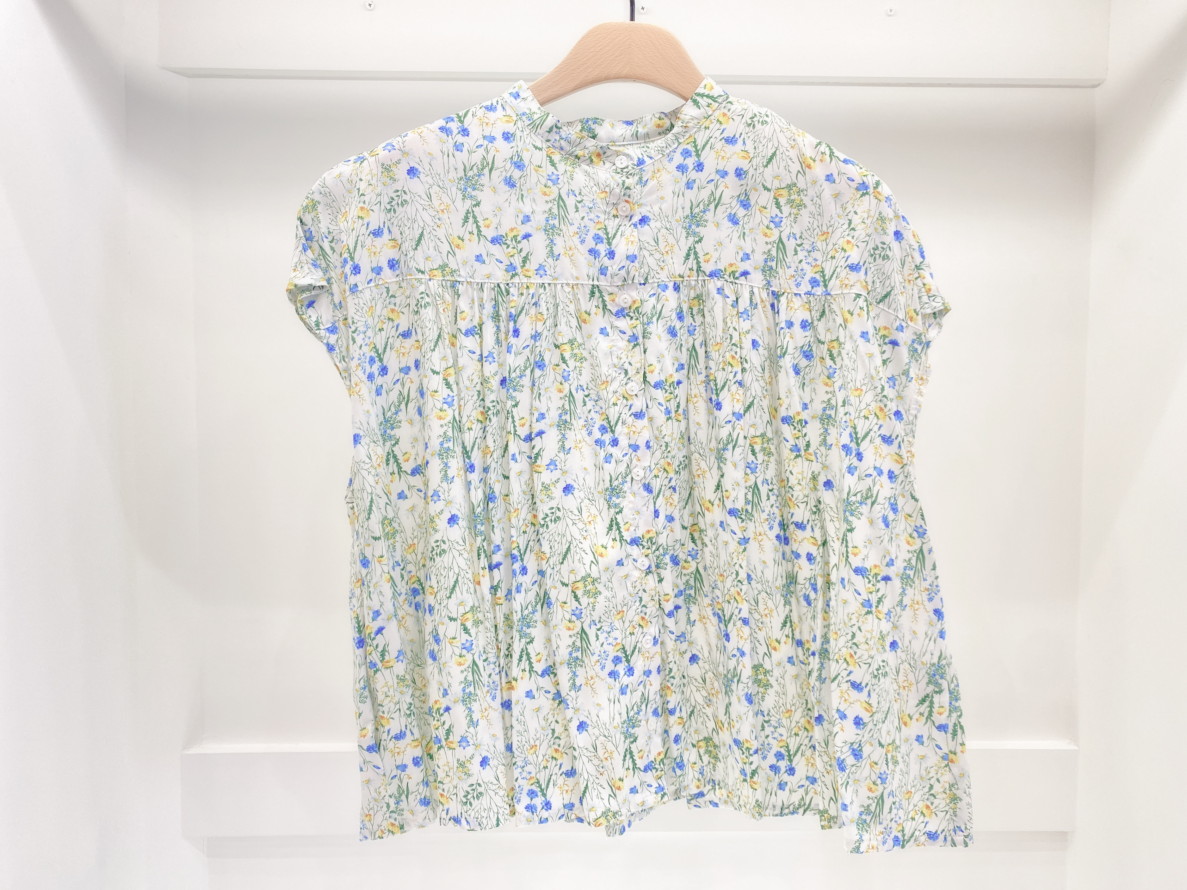 花布斜袖傘擺上衣