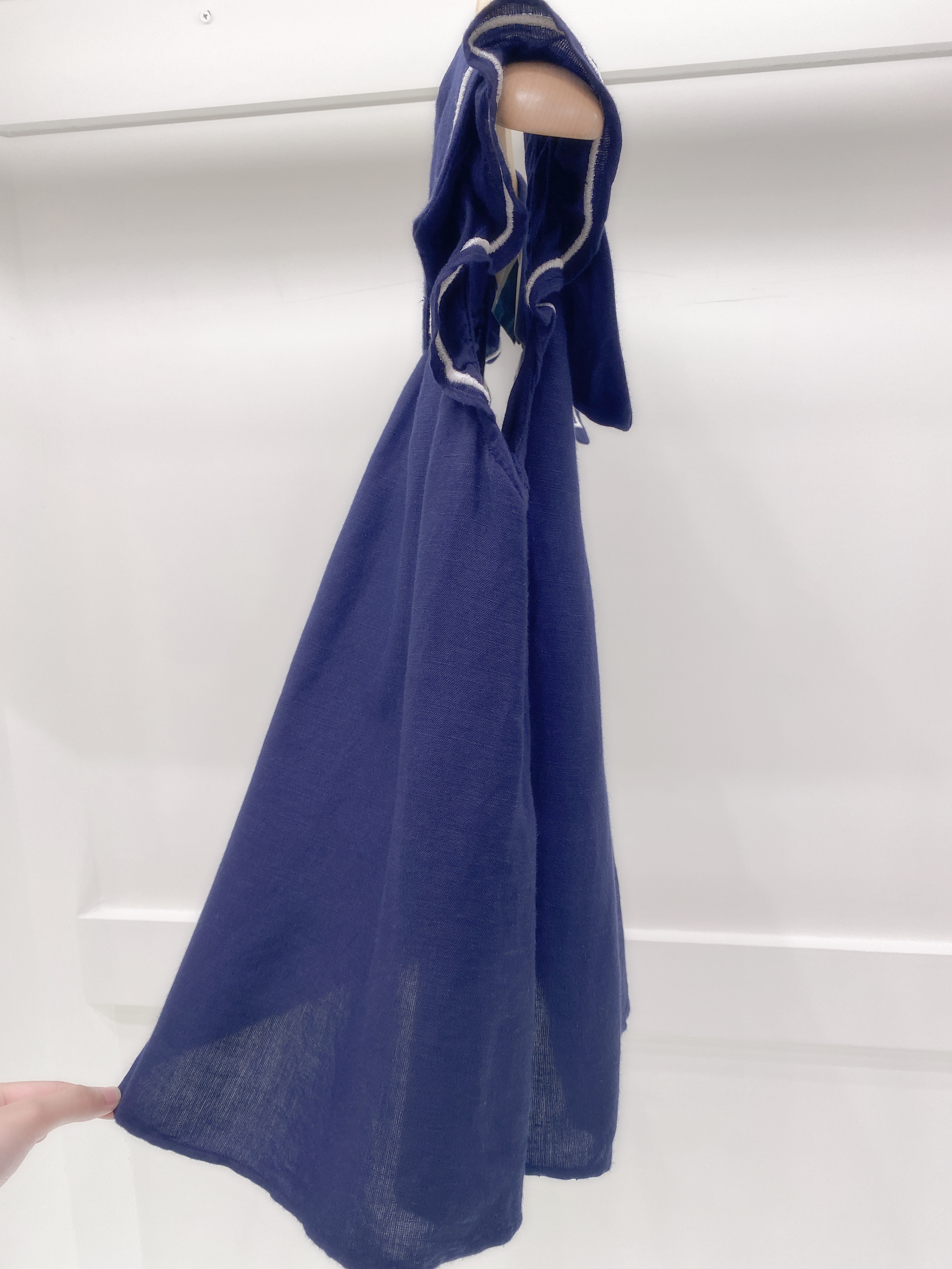 胸蝴蝶結荷袖上衣