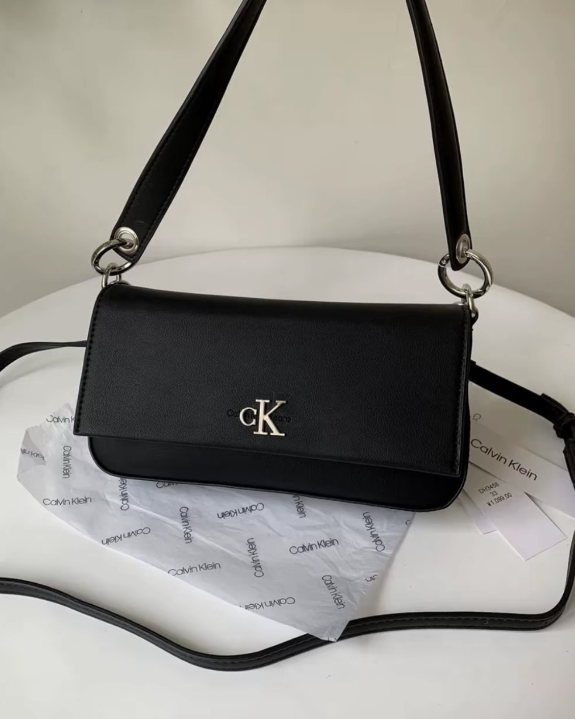 Calvin Klein CK 純色 字母 LOGO 翻蓋 單肩包 腋下包 斜背 小包 可拆卸 黑