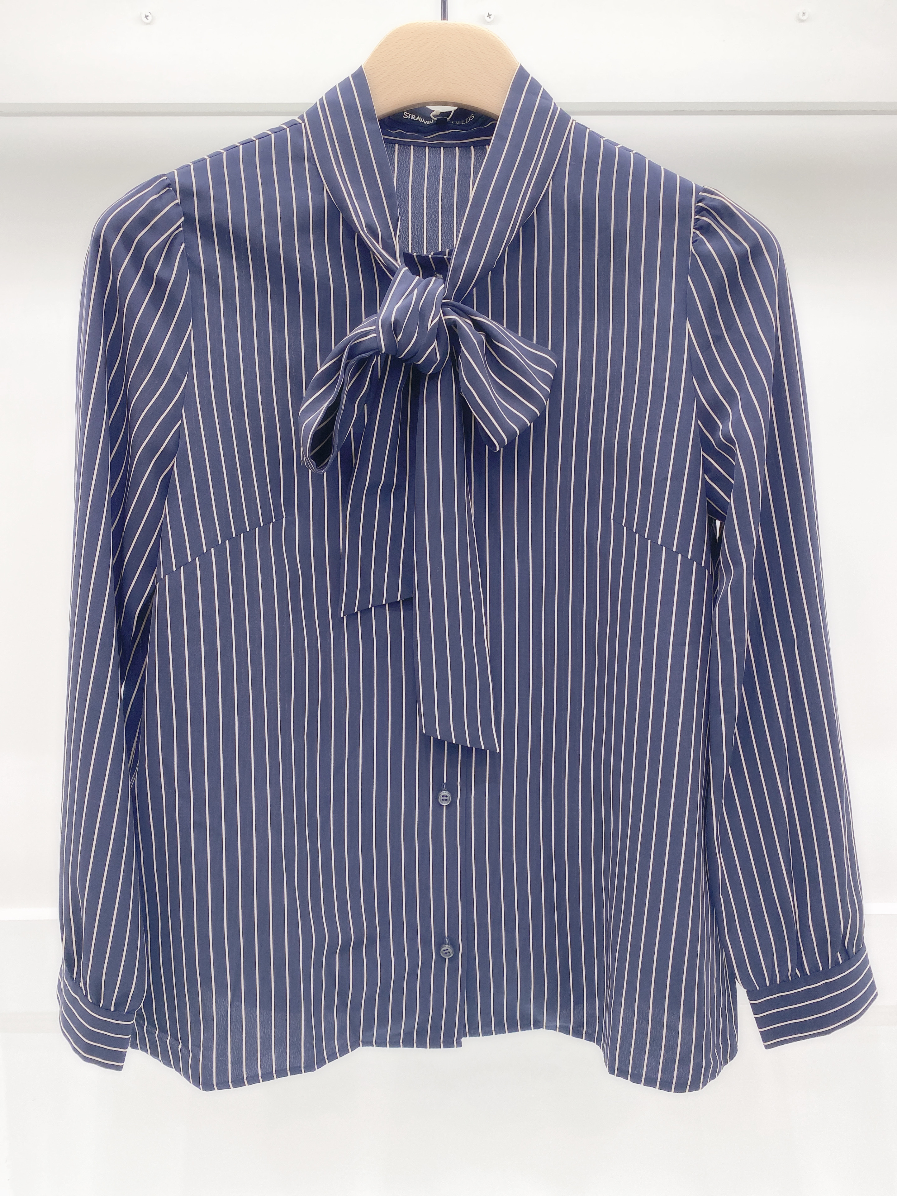 直條領打結襯衫