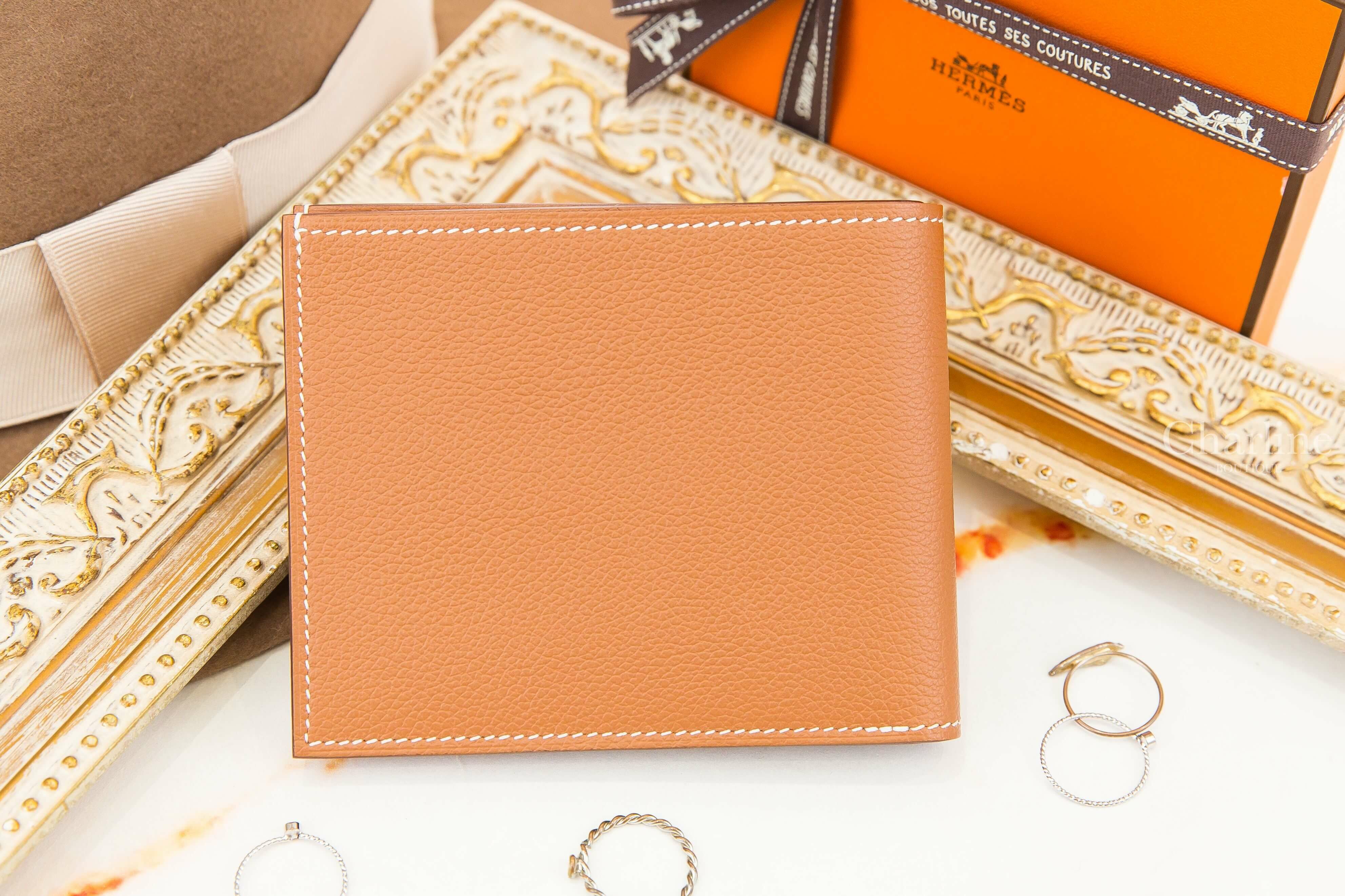 Hermès Citizen Twill Compact Card Holder 焦糖色絲巾短夾-Charline Boutique 精品代購