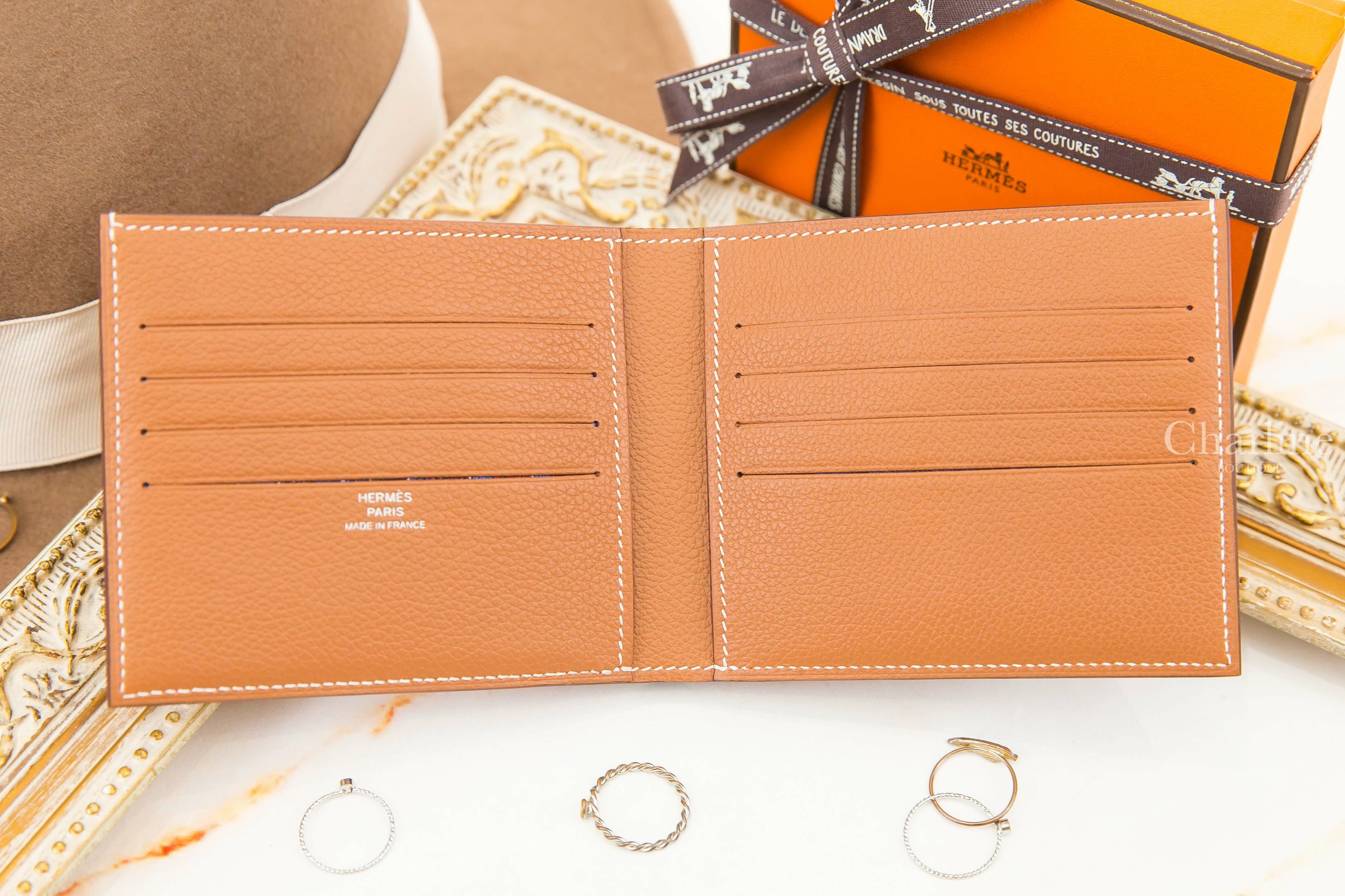Hermès Citizen Twill Compact Card Holder 焦糖色絲巾短夾-Charline Boutique 精品代購