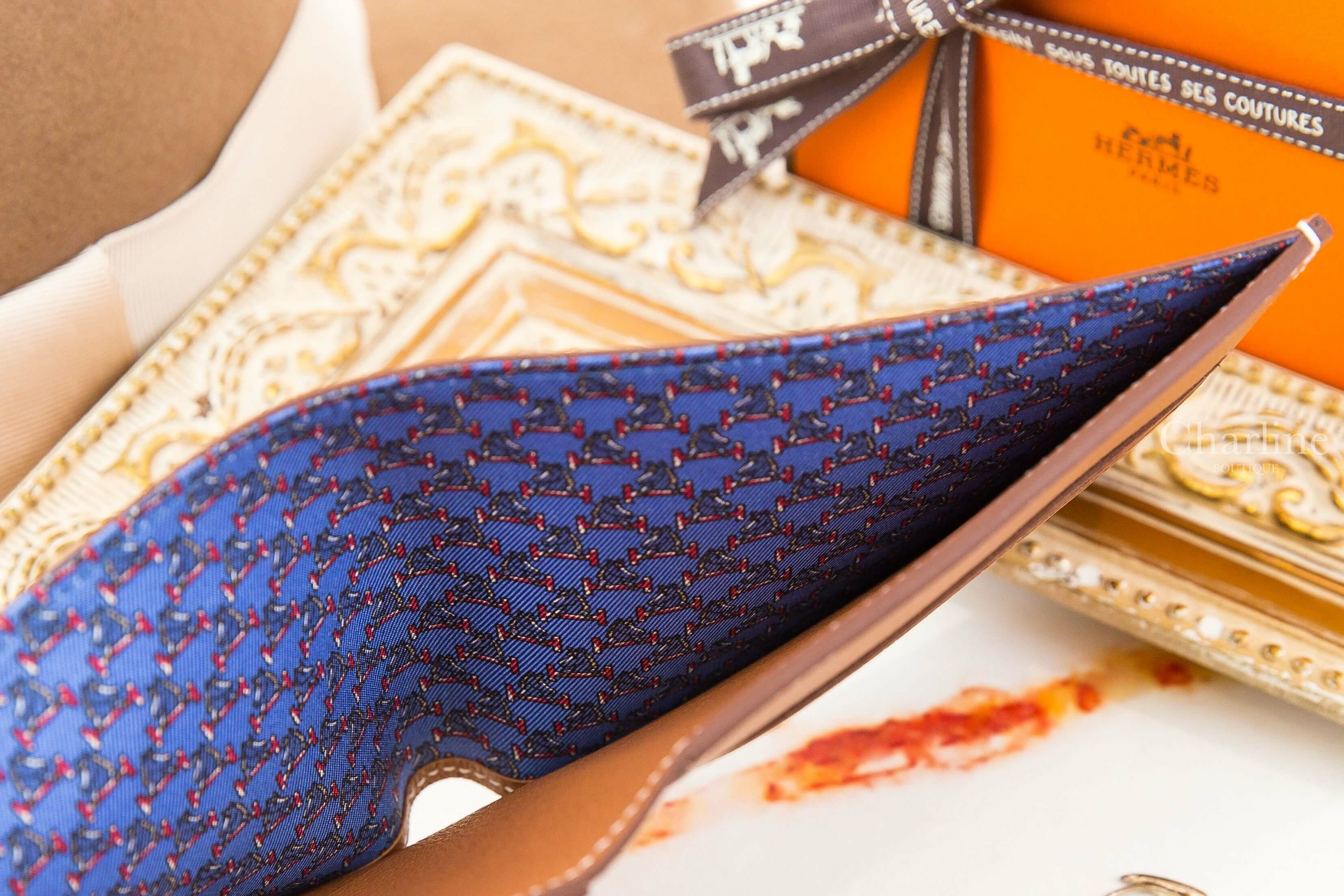 Hermès Citizen Twill Compact Card Holder 焦糖色絲巾短夾-Charline Boutique 精品代購