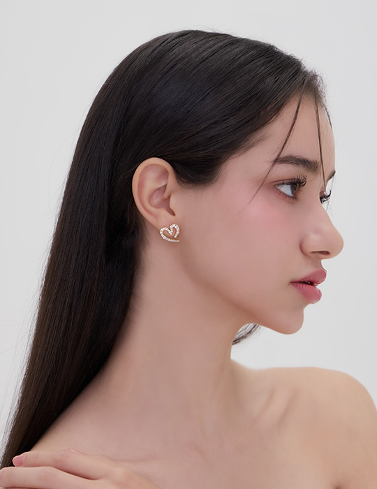 閃耀愛心線形。銀針耳環